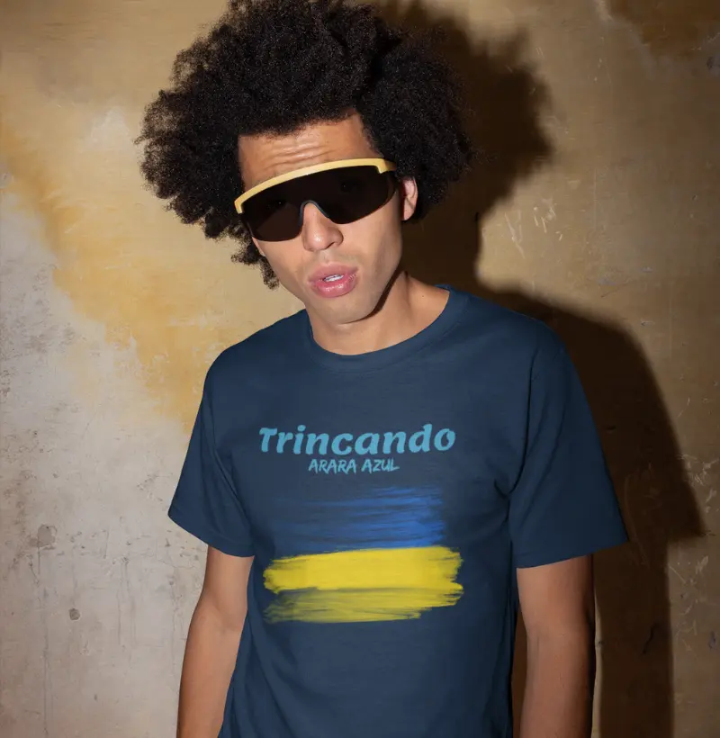 Trincando arara azul