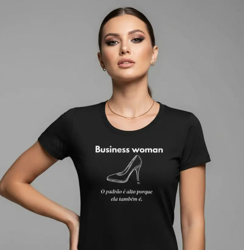 Business Woman. O padrão é alto porque ela também é.