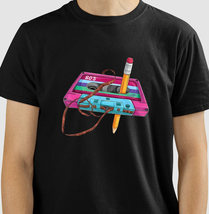 📼 Camiseta Fita K7 Anos 80 – Rebobinando Memórias