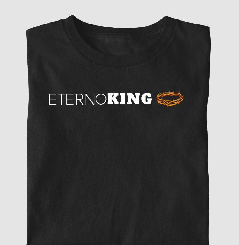 Camiseta cristã marca "ETERNO KING" em letras brancas