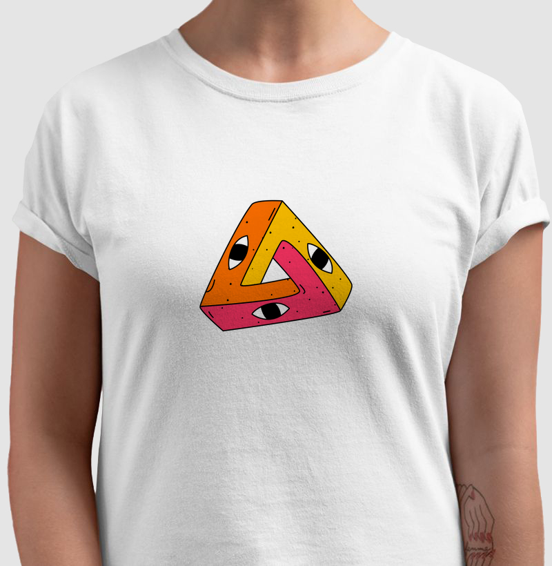 Triângulo Místico: Camiseta - Geométrica com Toque Surreal