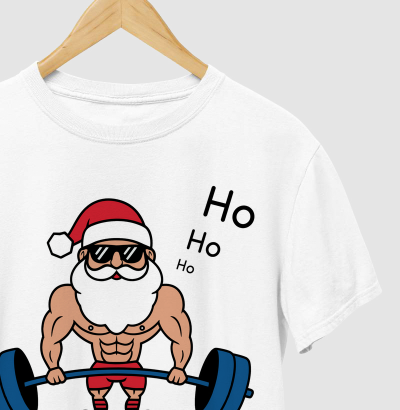 Camiseta Ho Ho Ho, Time Maromba essa peça é ideal para os marombeiros que fazem do treino um presente diário. Vamos treinar, até no Natal! 🎅💪