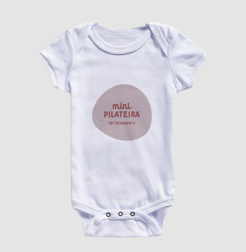 Mini pilateira em treinamento