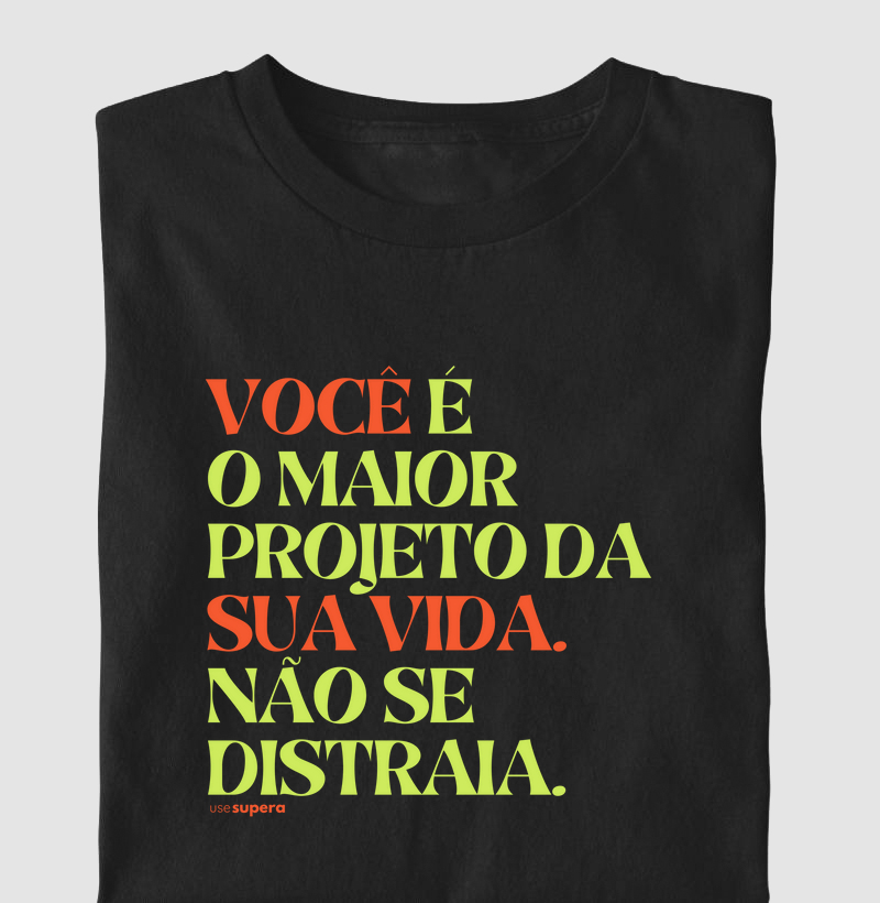 Camiseta "Você é o maior projeto da sua vida. Não se distraia."