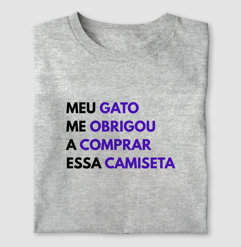 Meu gato me obrigou a comprar essa camiseta
