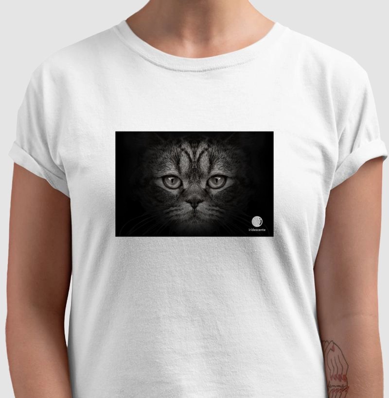 Camiseta Gato no Escuro (Masc e Fem • Branca)