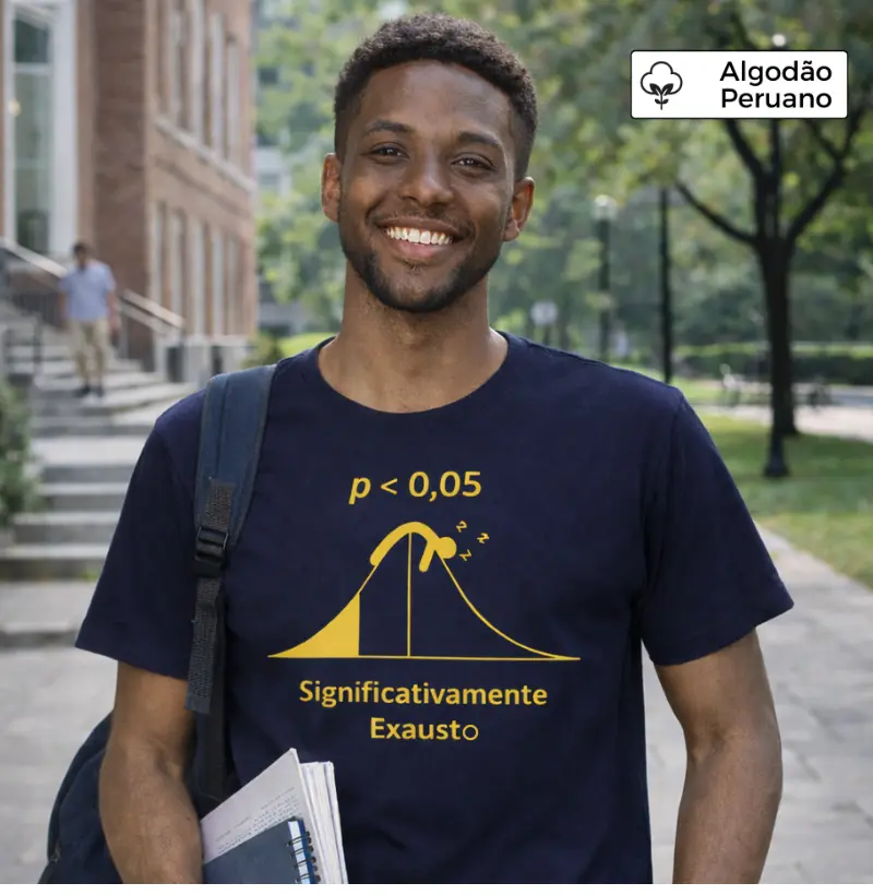 Camiseta Significativamente Exausto (p < 0,05) Masculina Preta e Azul Marinho Estampa Dourada