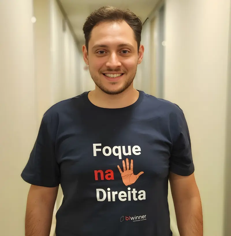 Camiseta Slim Foque na mão direita