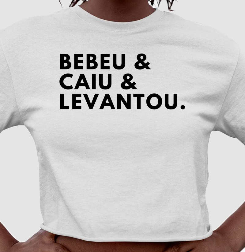 Camiseta cropped Bebeu e caiu e levantou