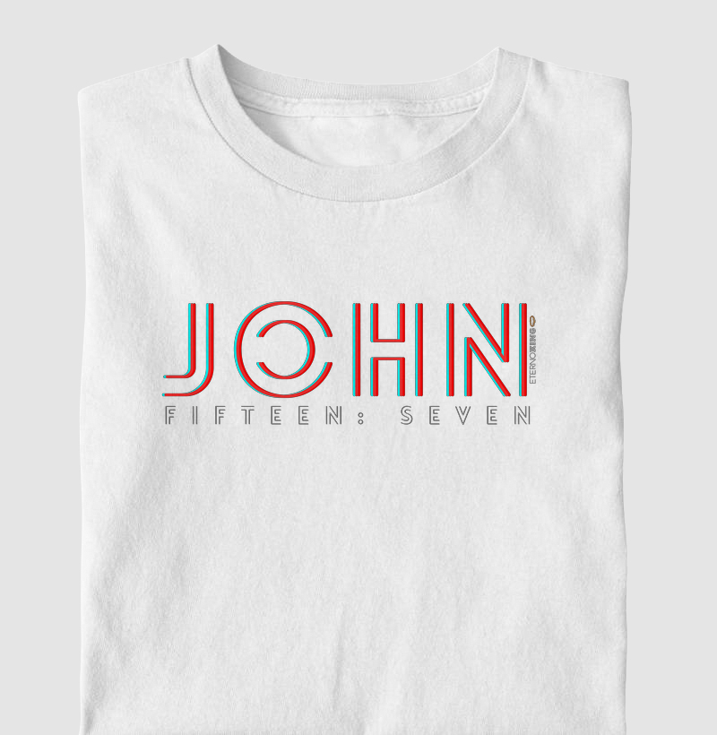 Camiseta cristã marca Eterno King com frases de fé "JHON" em letras vermelha e cinza