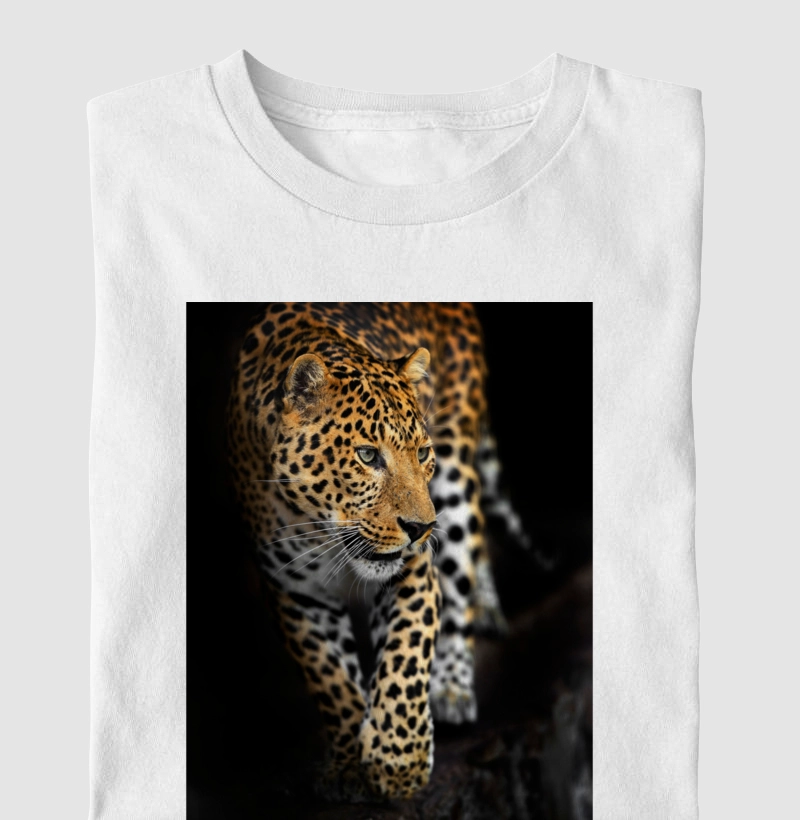 Leopardo caçando