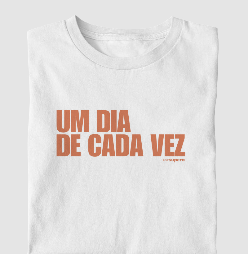 Camiseta "Um dia de cada vez"