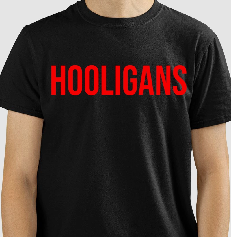 Camiseta Hooligans - Letras Vermelhas