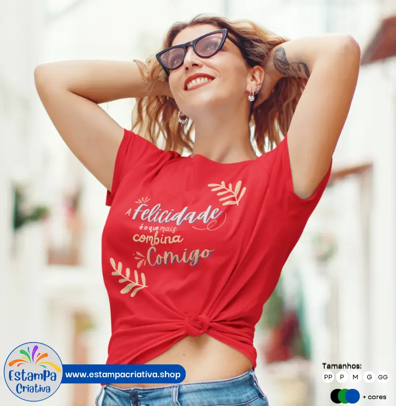 Camiseta Criativa Feminina "A Felicidade é o que mais combina comigo"