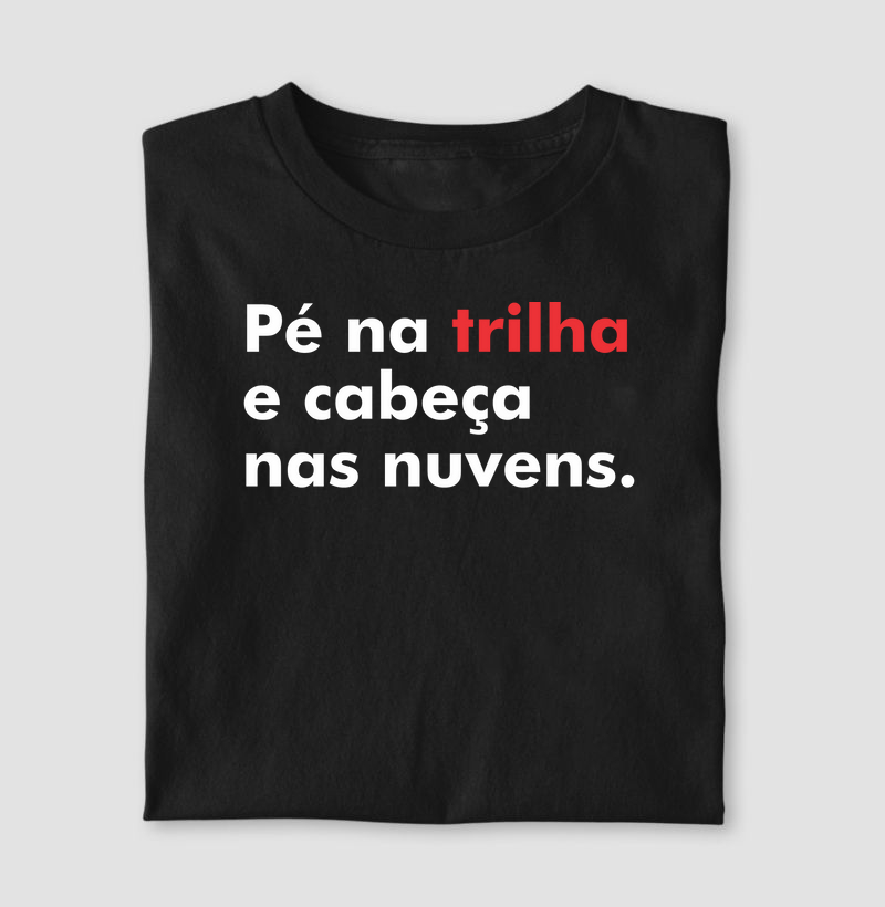 Pé na trilha e cabeça nas nuvens