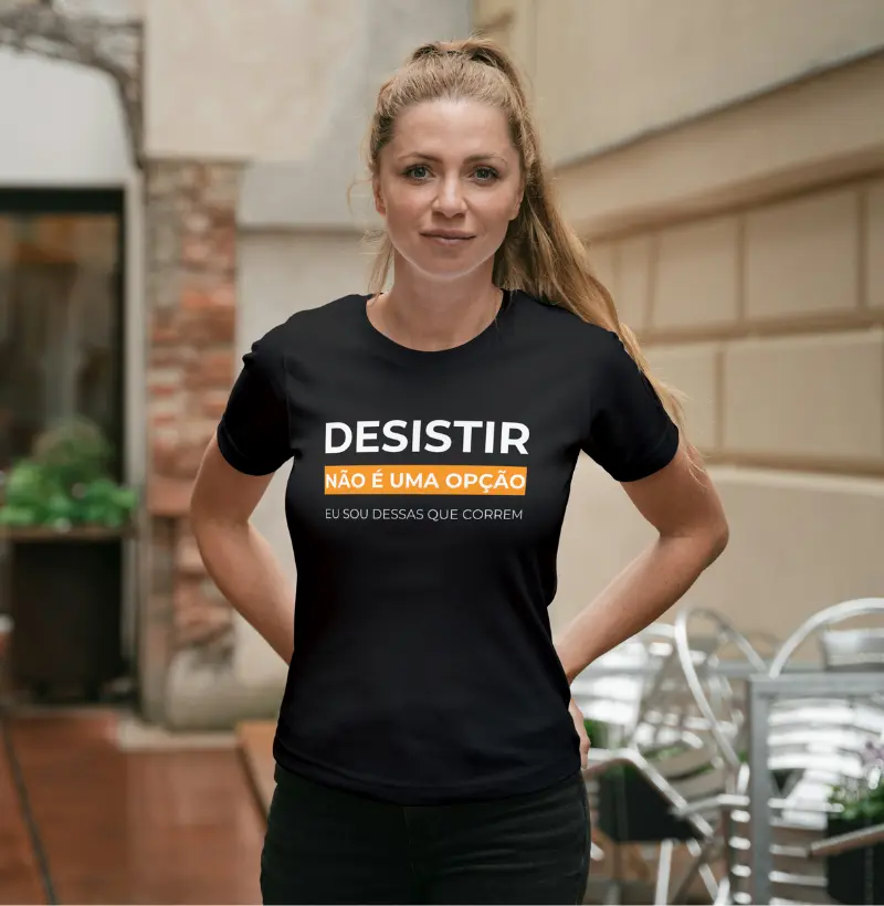 Camisa Feminina Preta Desistir Não É Uma Opção; 100% Algodão