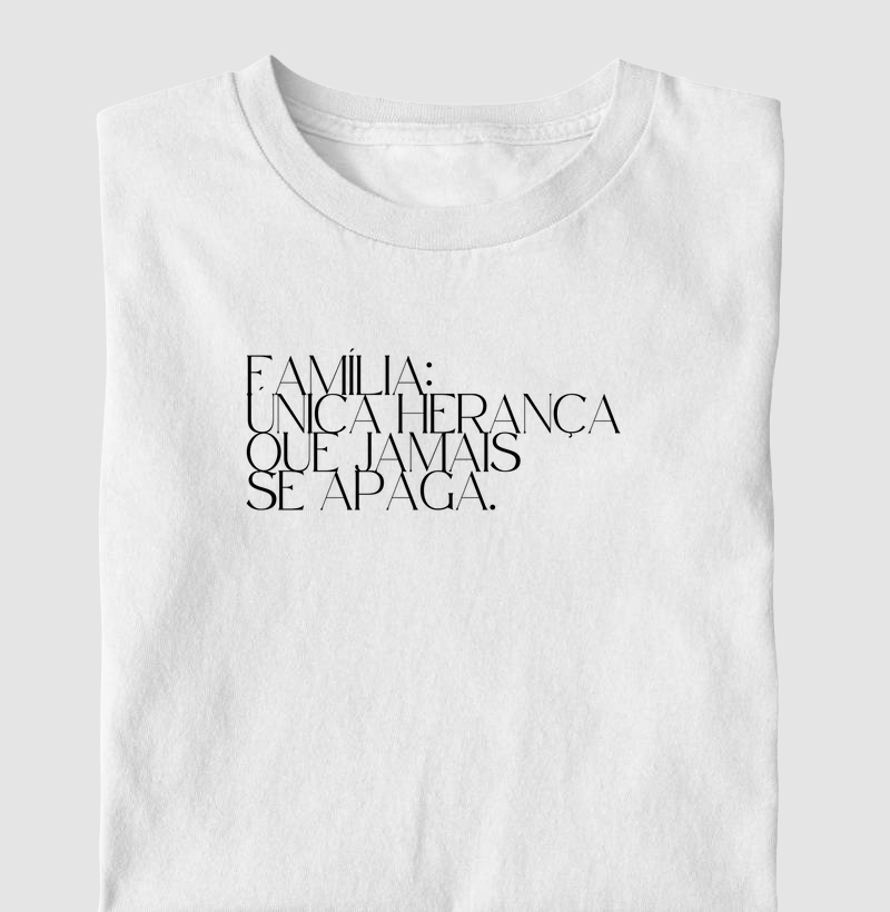 Família: única herança que jamais se apaga - Camiseta Básica