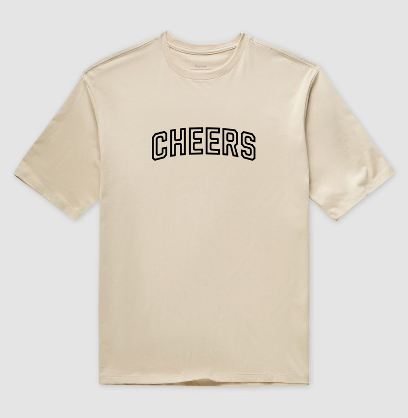 Cheers: Camiseta Oversized - O Brinde Perfeito Para Quem Valoriza Cada Momento