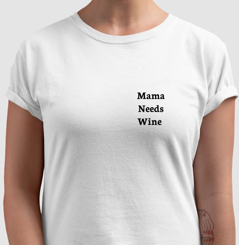 Camiseta T- Shirt “Mama Needs Wine” 