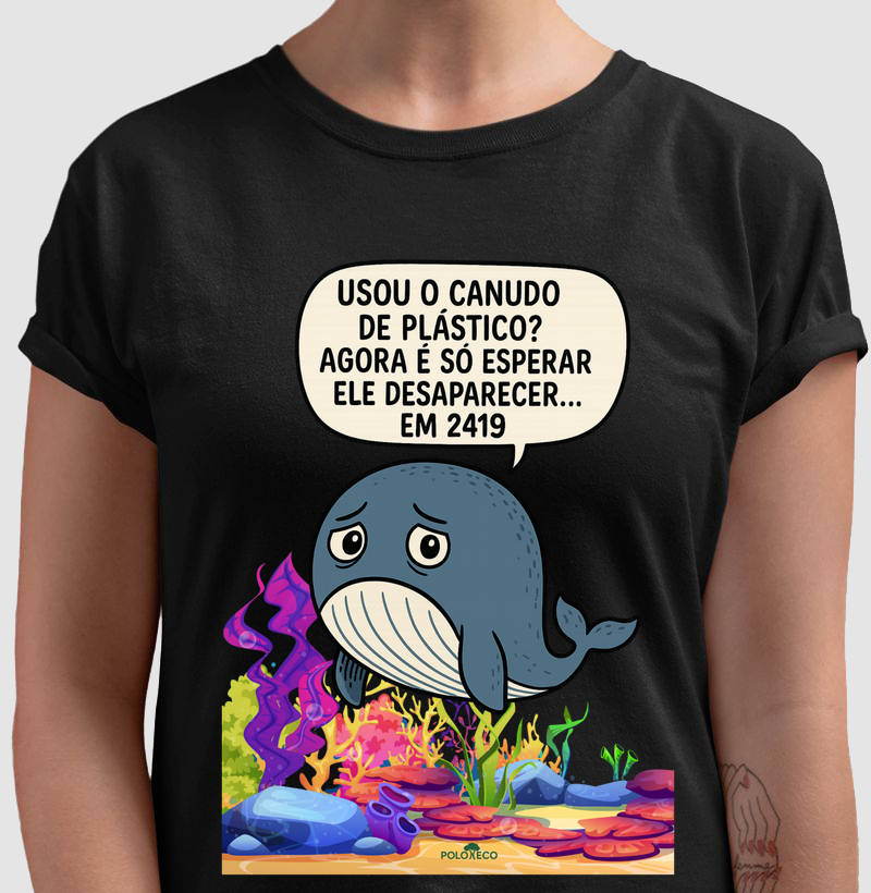 Camiseta Baleia e Canudo de Plástico