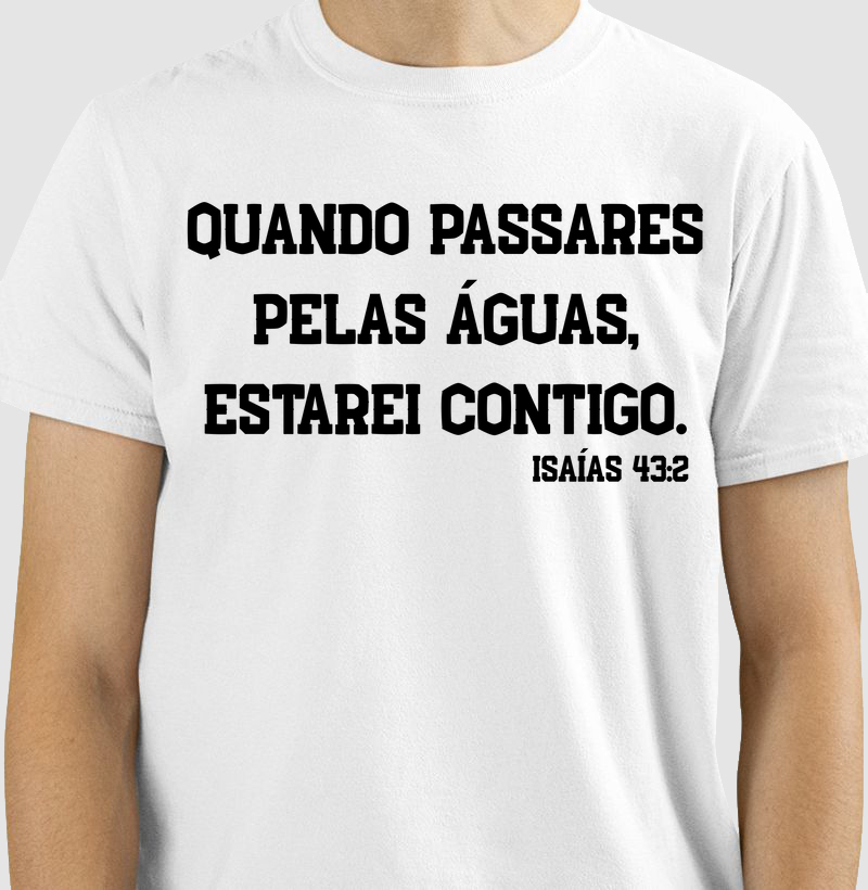 Camiseta Cristã "Quando Passares Pelas Águas Estarei Contigo" – Fé na Proteção de Deus