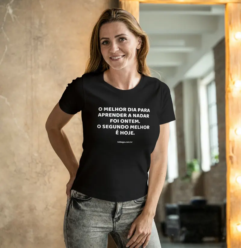 Camiseta adulto | O melhor dia para aprender a nadar