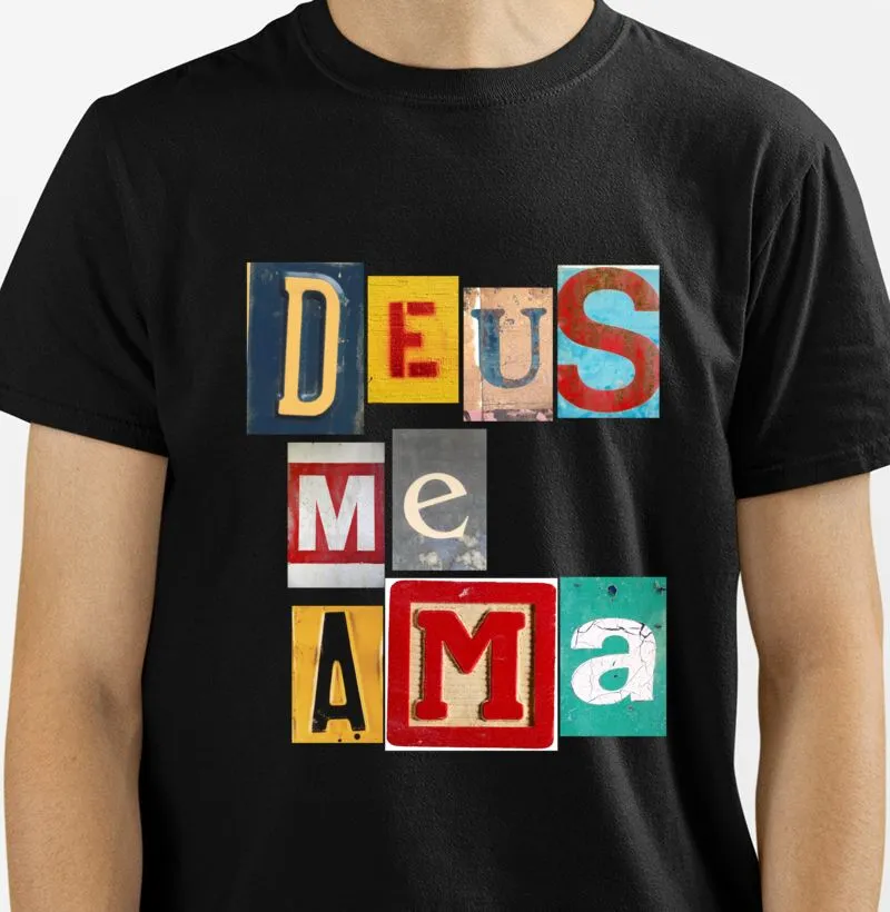 Camiseta Clássica Deus Me Ama