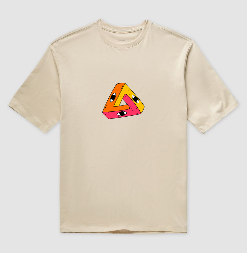 Triângulo Místico: Camiseta Oversized - Geométrica com Toque Surreal
