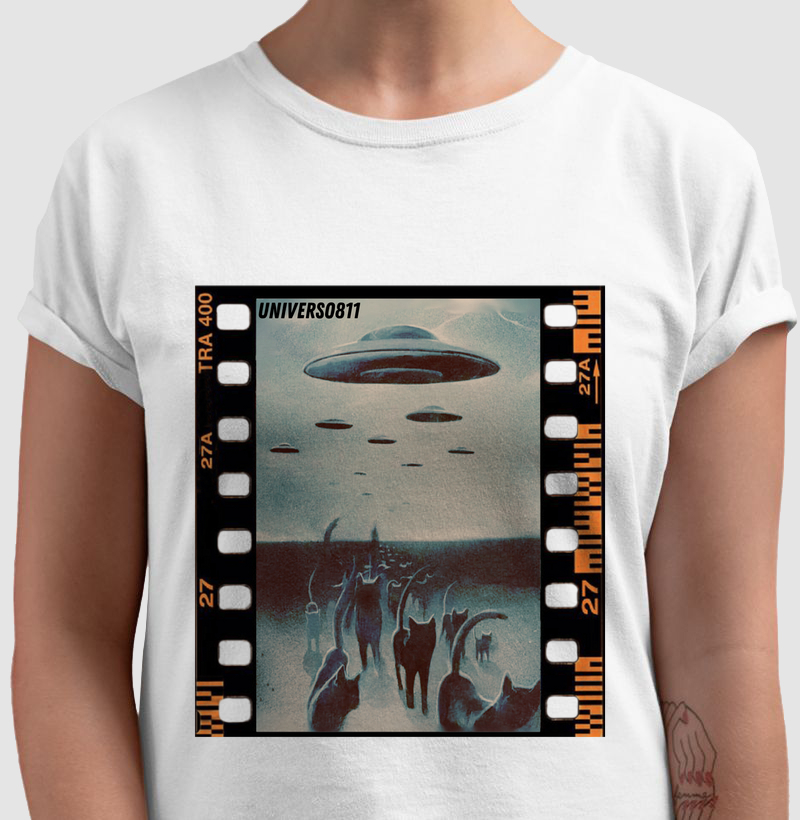 CAMISETA - GATOS NA NAVE