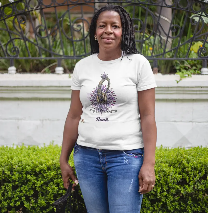 Camiseta Aruanda ê Instrumento de Nanã Sabedoria Ancestral em Estampa Exclusiva