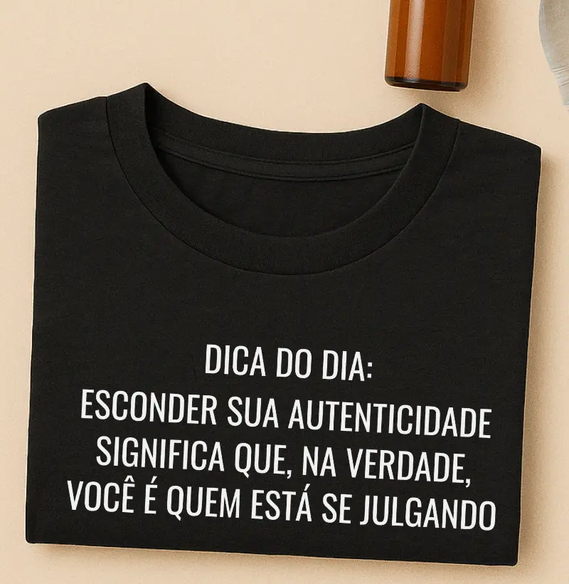 Esconder sua autenticidade significa que na verdade você é quem está se julgando