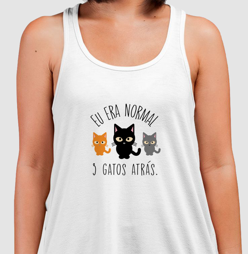 3 Gatos Atrás