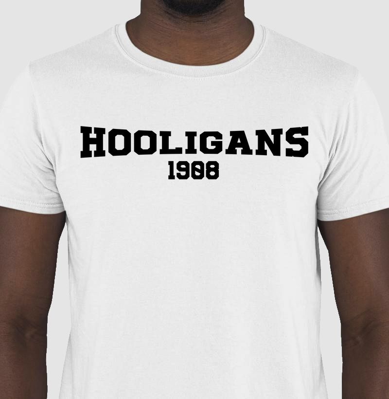 Camiseta Hooligans 1908 - Letras Pretas
