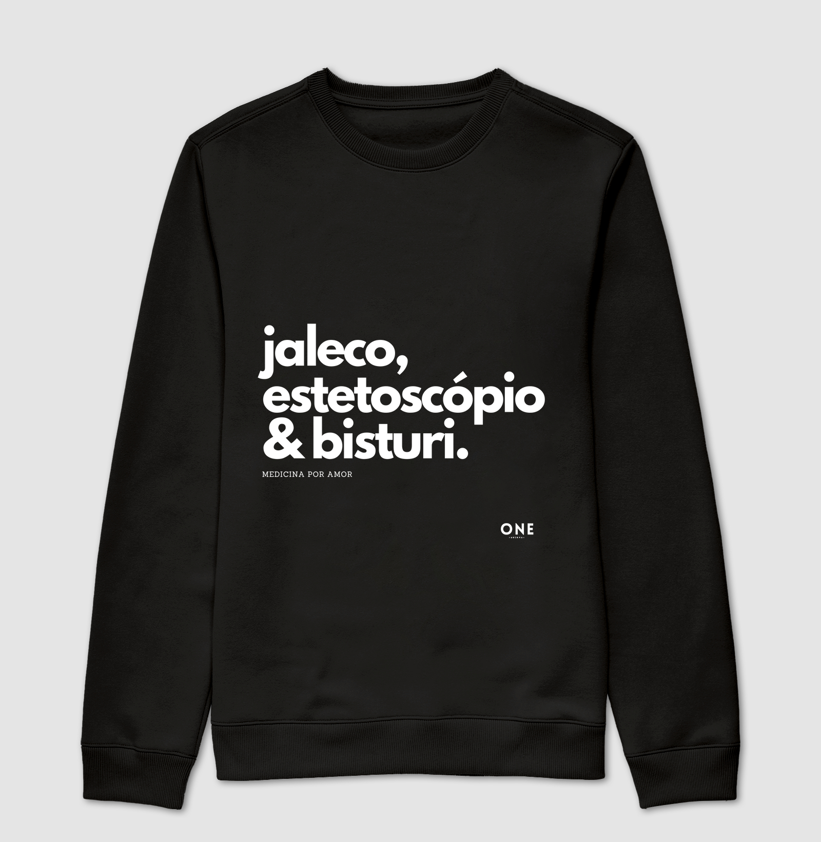 Jaleco, estetoscópio e bisturi