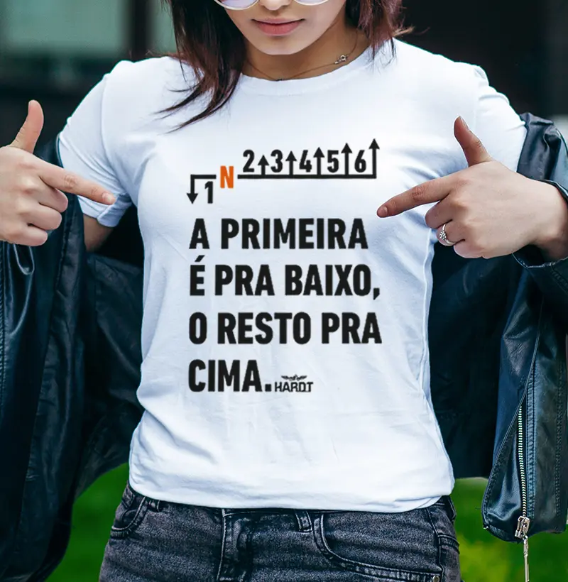 Camiseta Hardt Troca de Marchas (Baby Look)