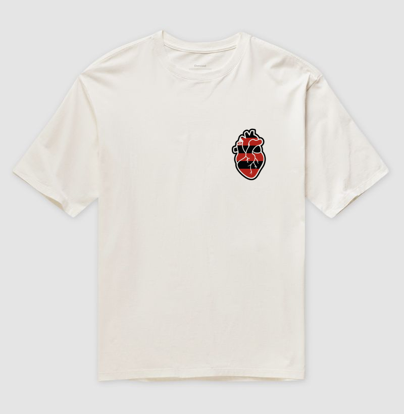 Camiseta Oversized Coração Vermelho e Branco