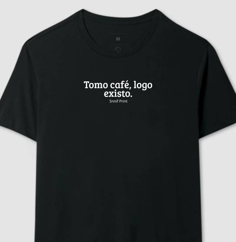 Camiseta Tomo café, logo existo