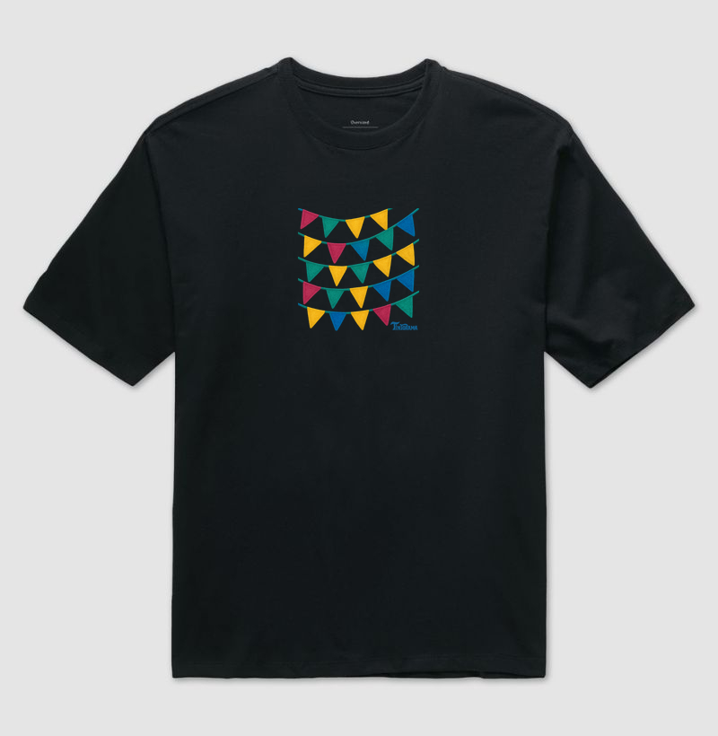 Camiseta Oversized "bandeirolas"