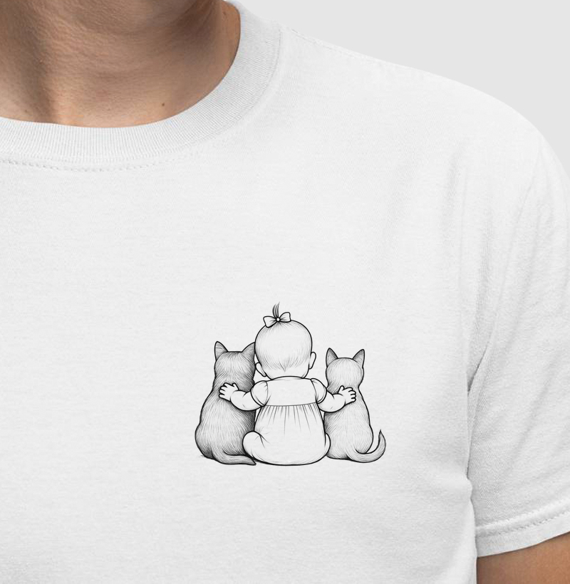 Abraço - bebê menina com dois gatos