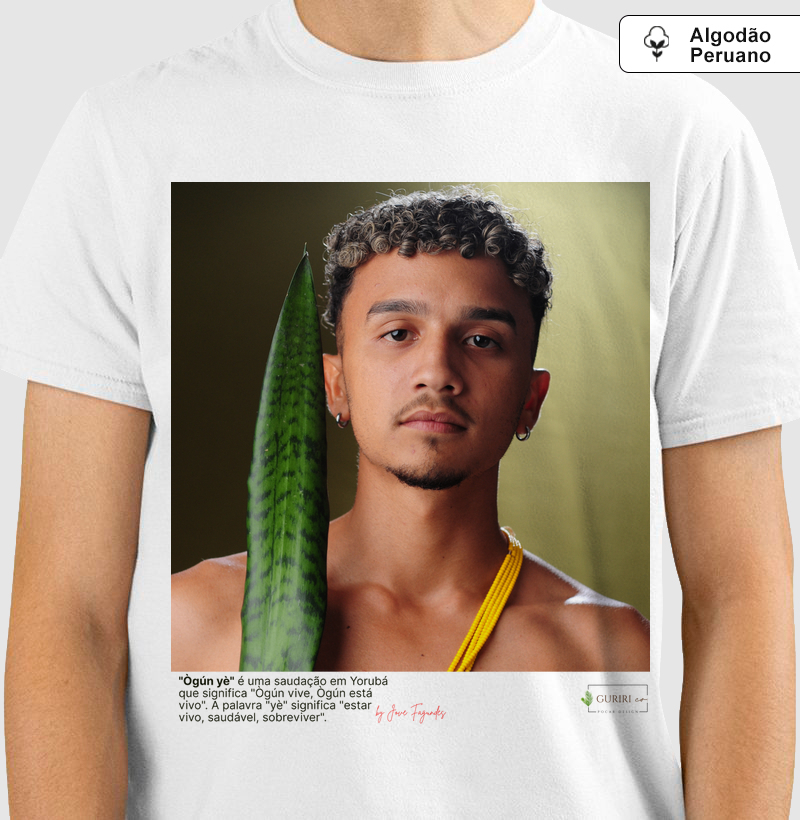 Camisa  Algodão Peruano - COLAB - Ogum - Frente com fundo - by Jove Fagundes