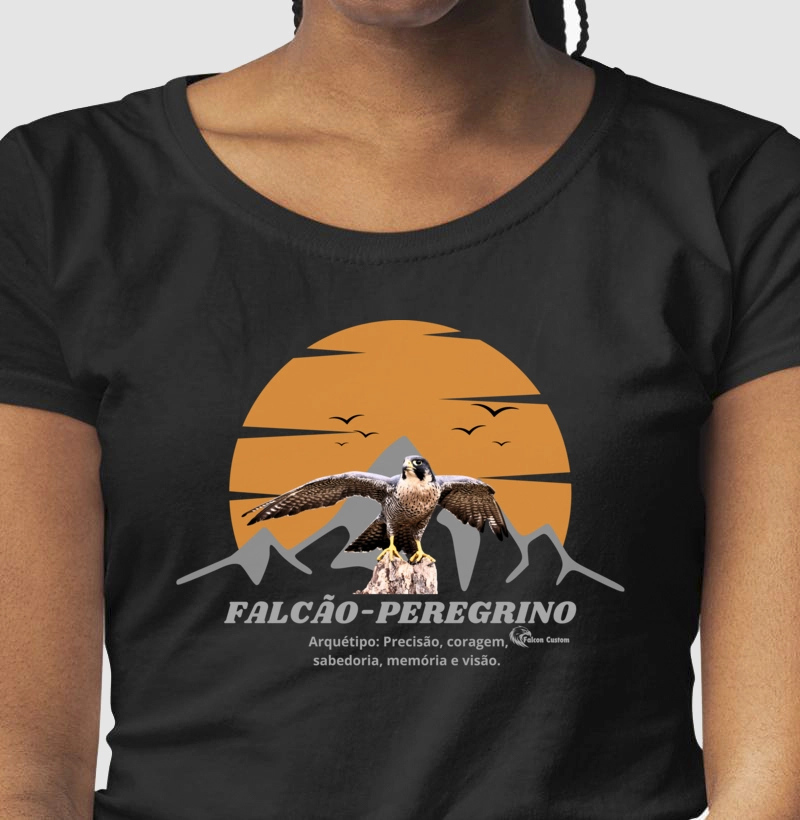Camiseta Feminina Arquétipo Falcão-Peregrino Central Pôr do Sol Logo Falcon Custon Cor Cinza Claro