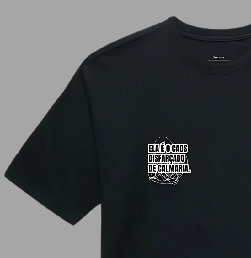 Ela é Caos Disfarçado de Calmaria 