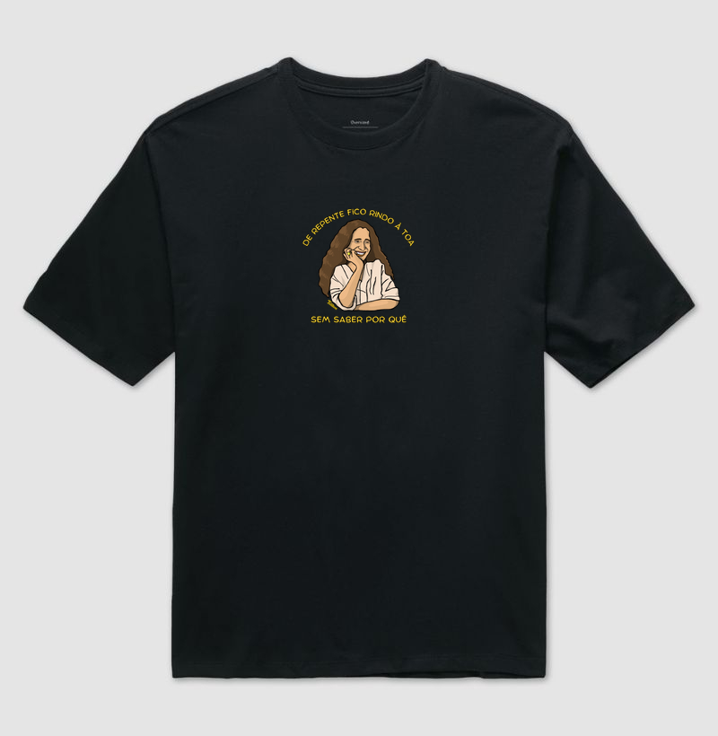 Camiseta Oversized "rindo à toa"