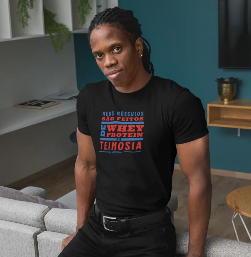 Camiseta Fitness Engraçada | Músculos de Whey e Teimosia | Humor na Musculação | Determinação Divertida