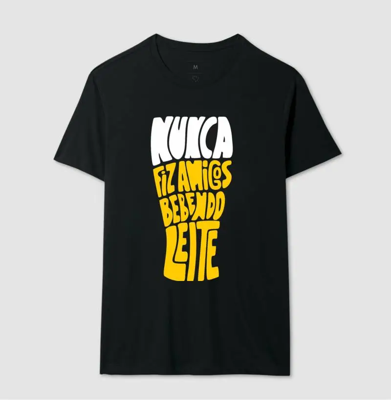 Camiseta Nunca Fiz amigos Bebendo Leite
