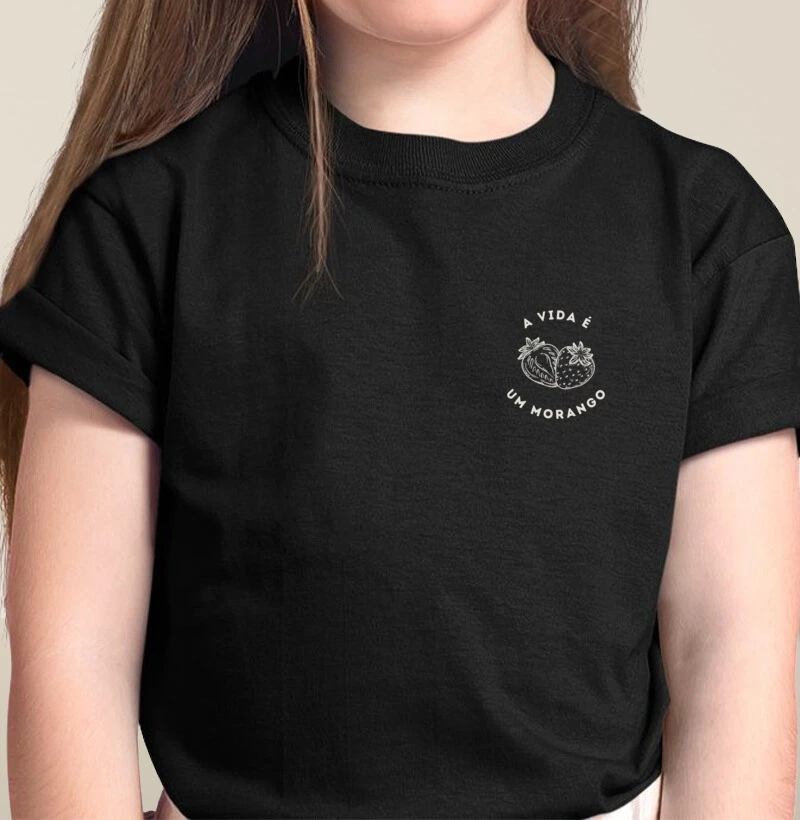 CAMISETA INFANTIL A VIDA É UM MORANGO
