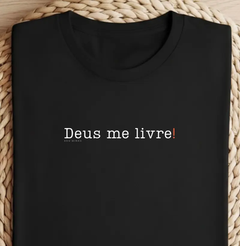 Camiseta Deus Me Livre | Expressão Popular - Algodão Peruano