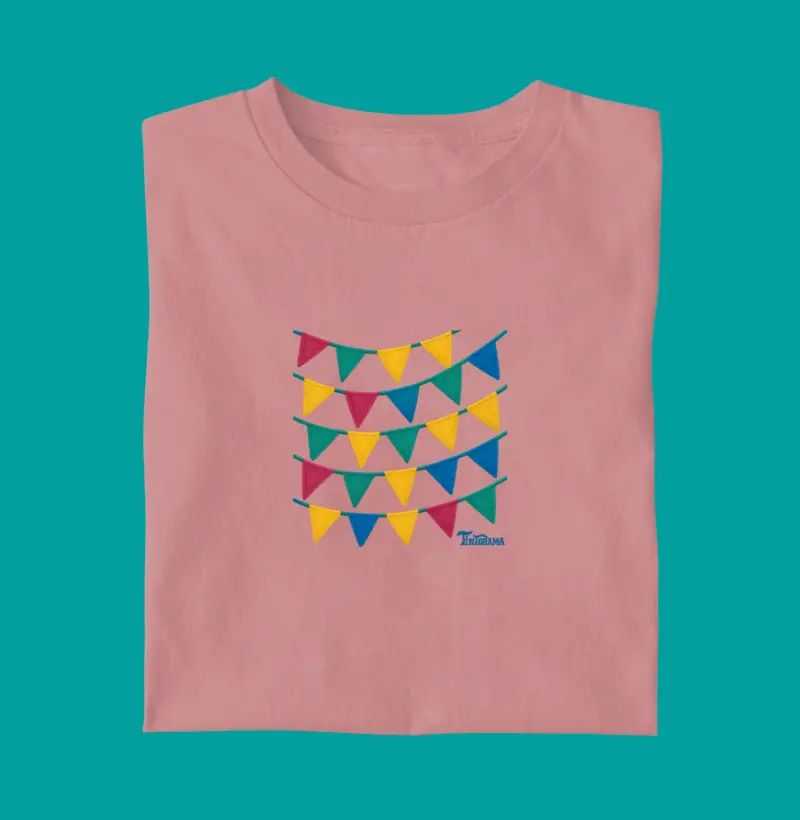 Camiseta "bandeirolas"