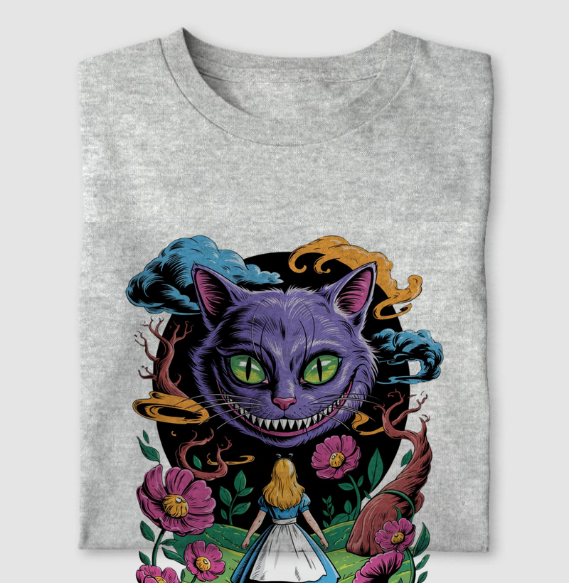  Camiseta We're All Mad Here - Alice e o Gato de Cheshire