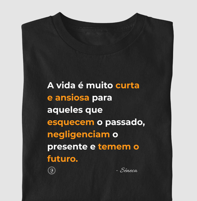 Camiseta Filosofia Estoicismo de Sêneca "A vida é muito curta"